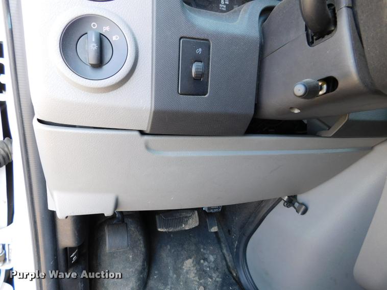 image for item DB9438 2010 Ford E350 Super Duty XL Extended van