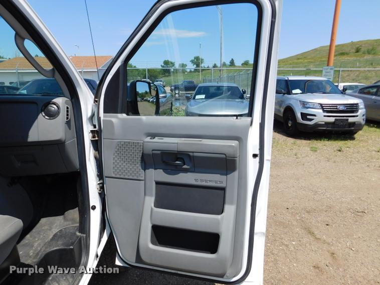 image for item DB9438 2010 Ford E350 Super Duty XL Extended van