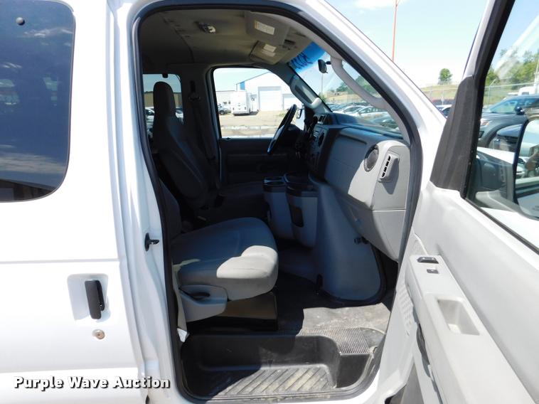 image for item DB9438 2010 Ford E350 Super Duty XL Extended van