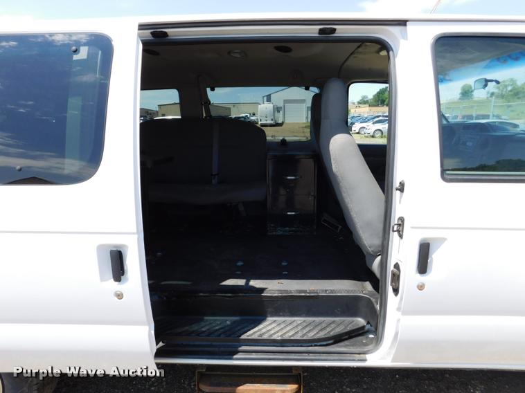 image for item DB9438 2010 Ford E350 Super Duty XL Extended van