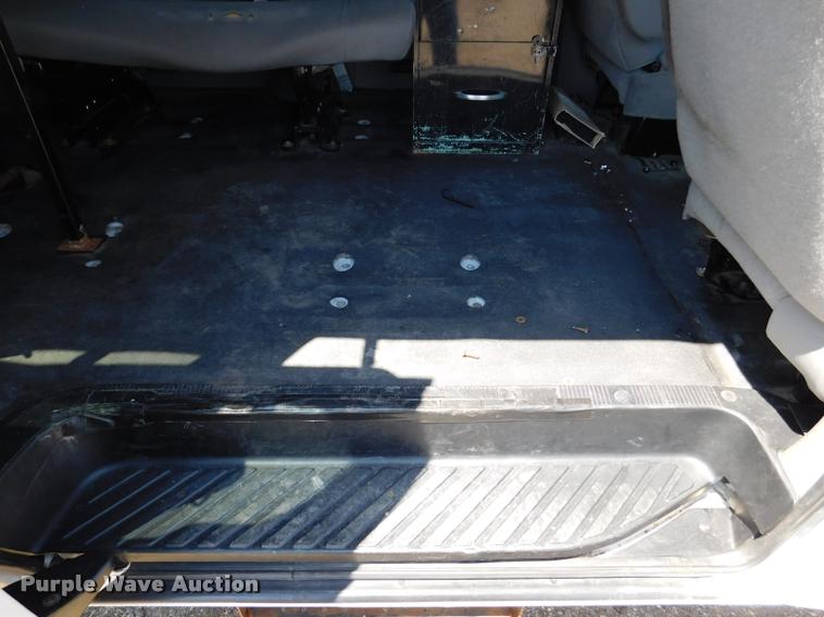 image for item DB9438 2010 Ford E350 Super Duty XL Extended van