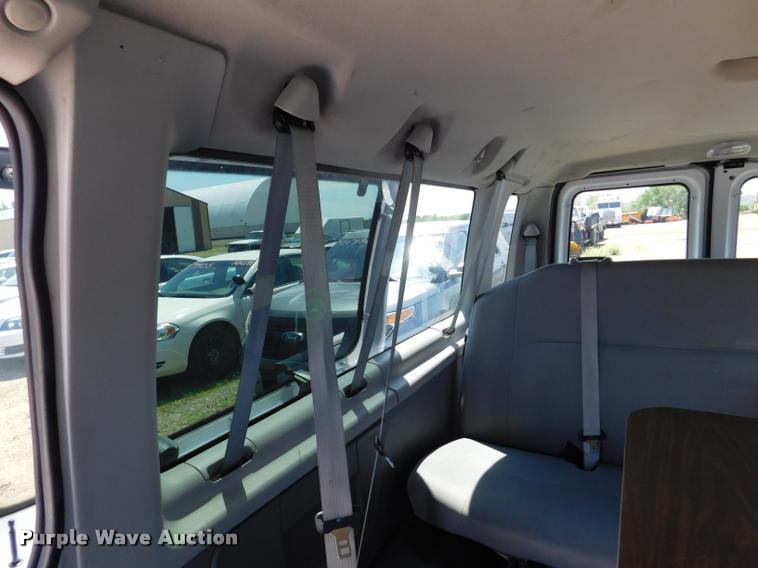 image for item DB9438 2010 Ford E350 Super Duty XL Extended van