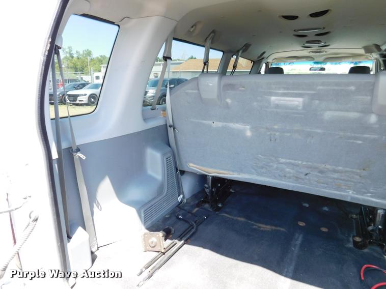 image for item DB9438 2010 Ford E350 Super Duty XL Extended van