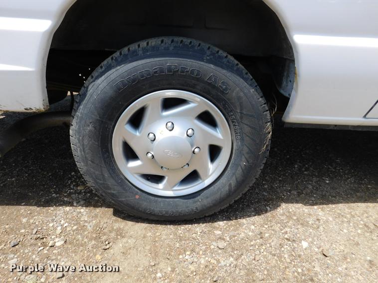 image for item DB9438 2010 Ford E350 Super Duty XL Extended van