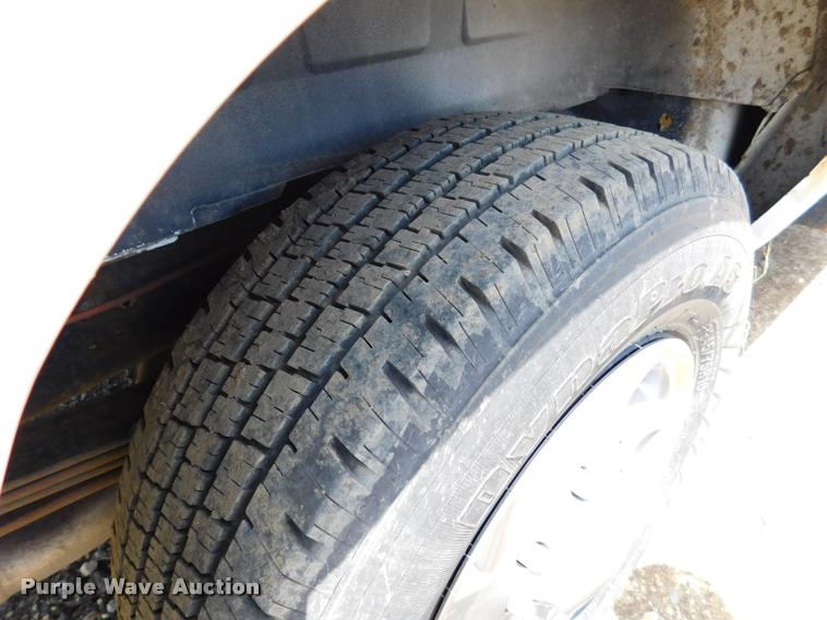 image for item DB9438 2010 Ford E350 Super Duty XL Extended van