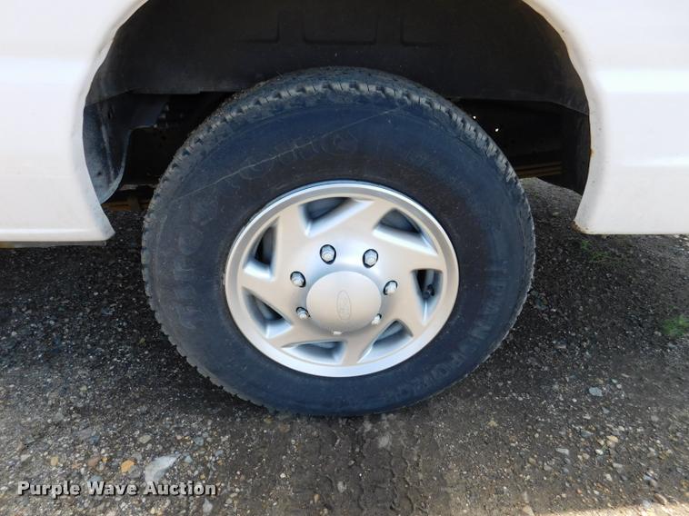 image for item DB9438 2010 Ford E350 Super Duty XL Extended van