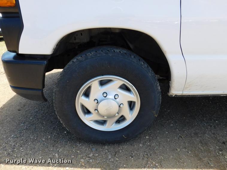 image for item DB9438 2010 Ford E350 Super Duty XL Extended van