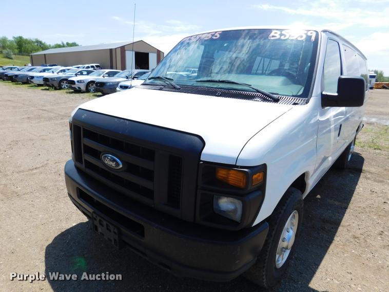 image for item DB9438 2010 Ford E350 Super Duty XL Extended van