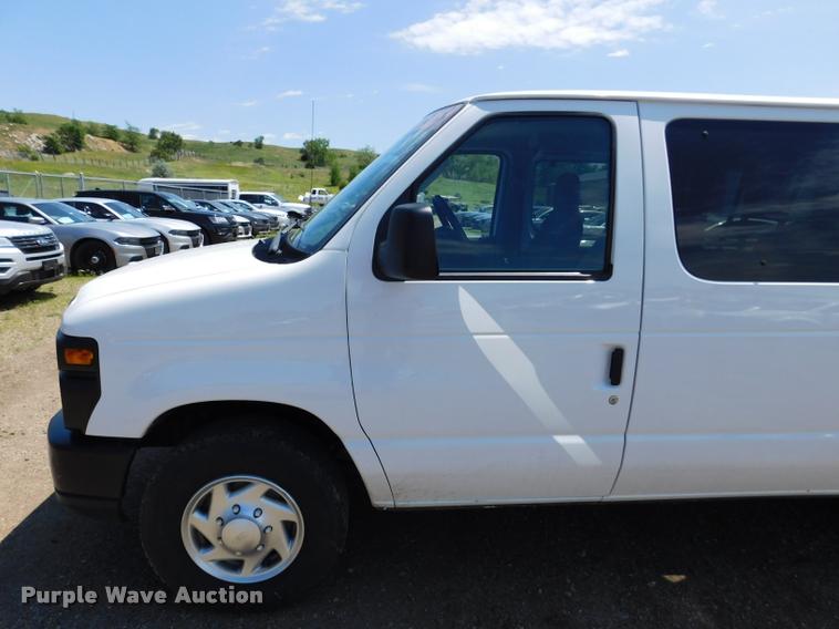 image for item DB9438 2010 Ford E350 Super Duty XL Extended van