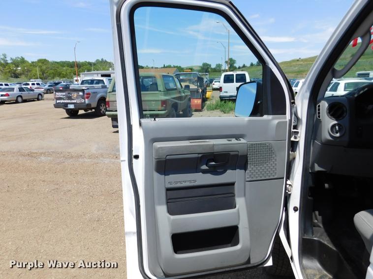 image for item DB9450 2009 Ford E350 Super Duty XL Extended van