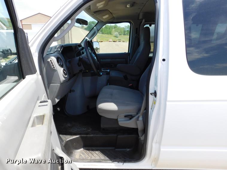 image for item DB9450 2009 Ford E350 Super Duty XL Extended van