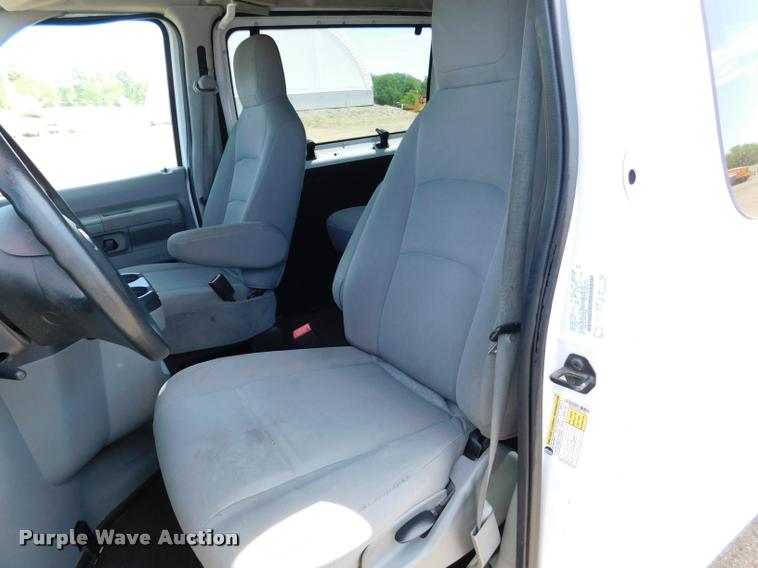 image for item DB9450 2009 Ford E350 Super Duty XL Extended van