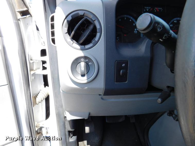 image for item DB9450 2009 Ford E350 Super Duty XL Extended van