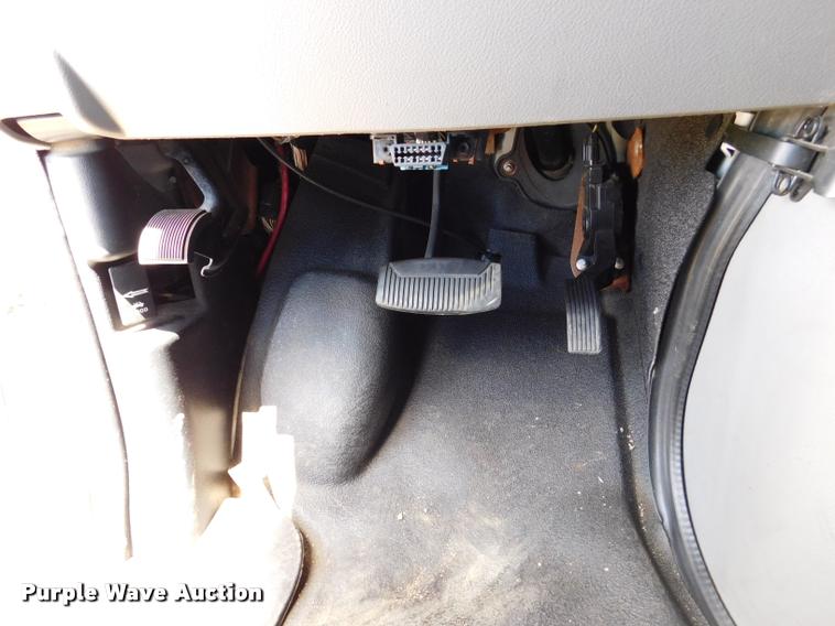 image for item DB9450 2009 Ford E350 Super Duty XL Extended van