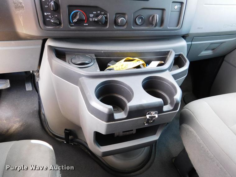 image for item DB9450 2009 Ford E350 Super Duty XL Extended van