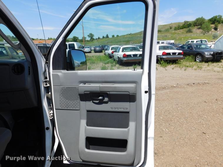 image for item DB9450 2009 Ford E350 Super Duty XL Extended van