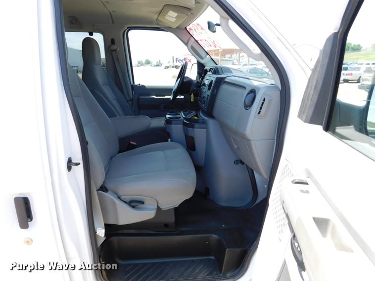 image for item DB9450 2009 Ford E350 Super Duty XL Extended van