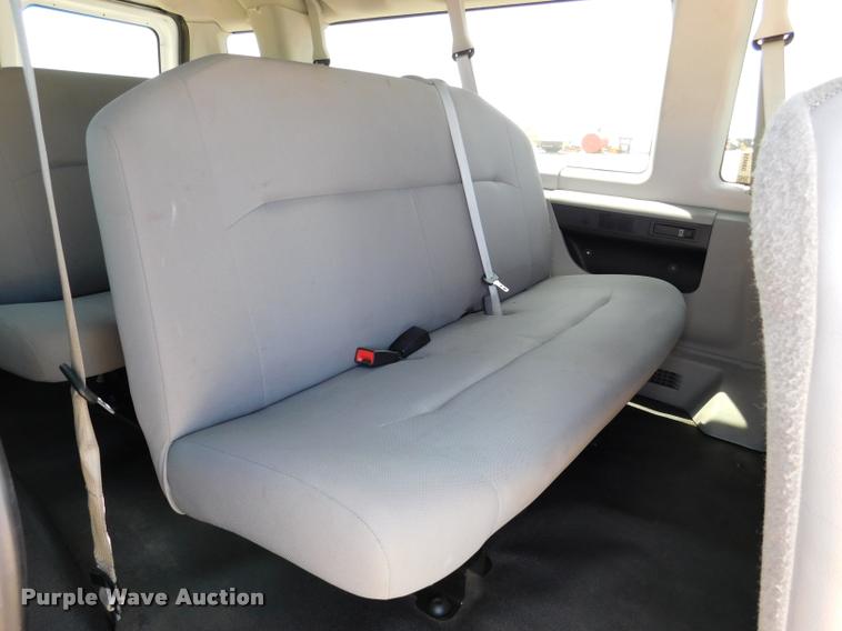 image for item DB9450 2009 Ford E350 Super Duty XL Extended van