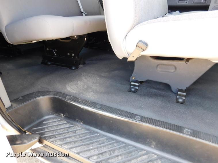 image for item DB9450 2009 Ford E350 Super Duty XL Extended van