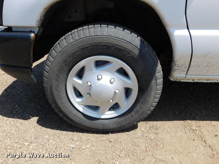 image for item DB9450 2009 Ford E350 Super Duty XL Extended van