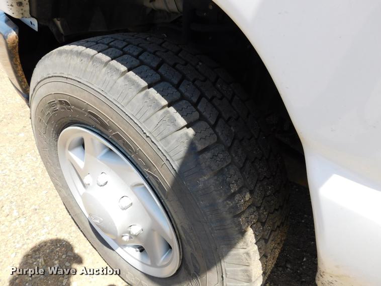 image for item DB9450 2009 Ford E350 Super Duty XL Extended van