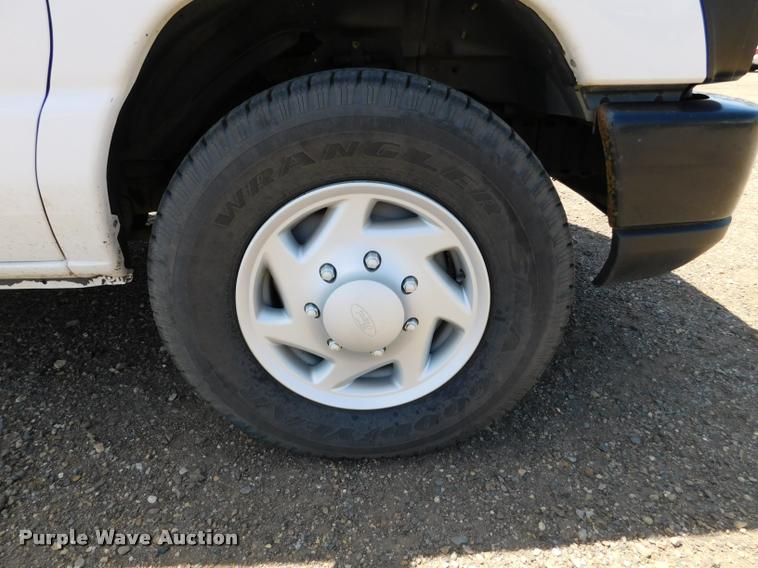 image for item DB9450 2009 Ford E350 Super Duty XL Extended van