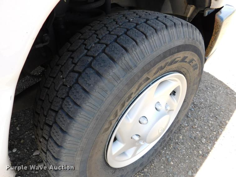 image for item DB9450 2009 Ford E350 Super Duty XL Extended van