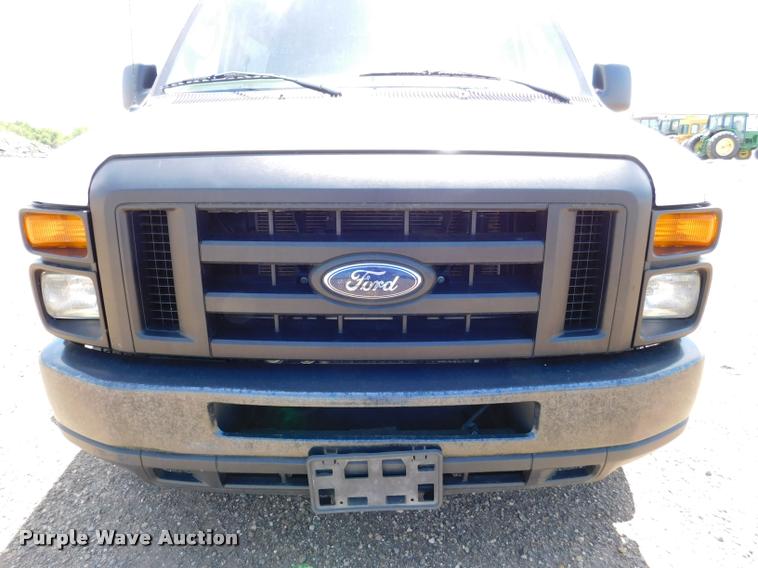 image for item DB9450 2009 Ford E350 Super Duty XL Extended van