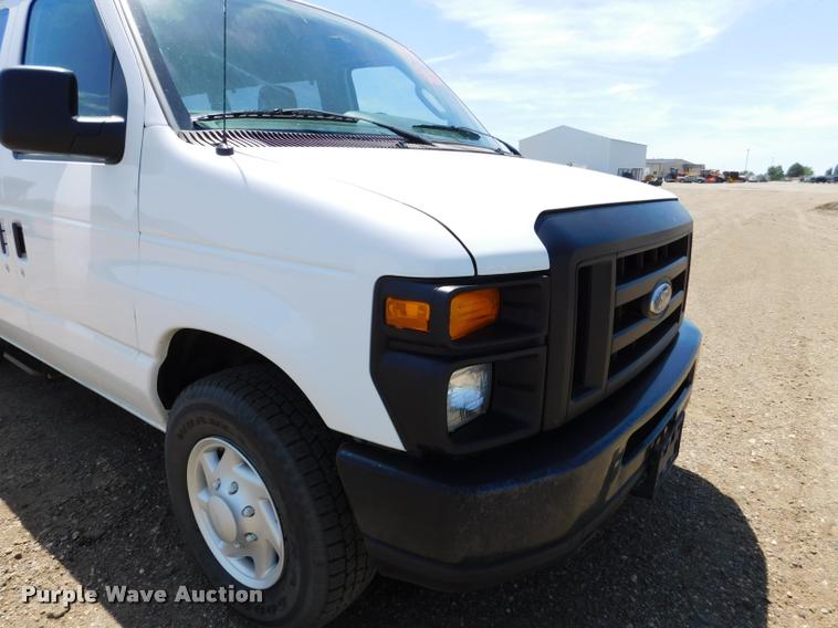 image for item DB9450 2009 Ford E350 Super Duty XL Extended van