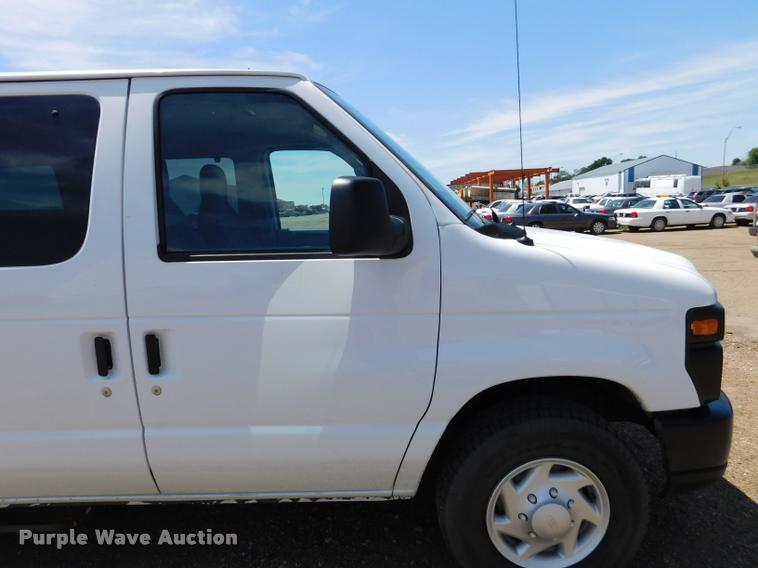 image for item DB9450 2009 Ford E350 Super Duty XL Extended van