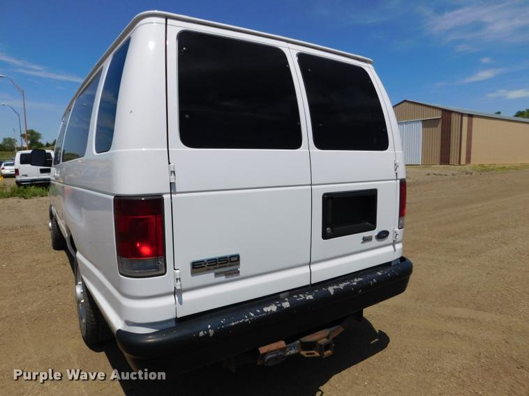 image for item DB9450 2009 Ford E350 Super Duty XL Extended van