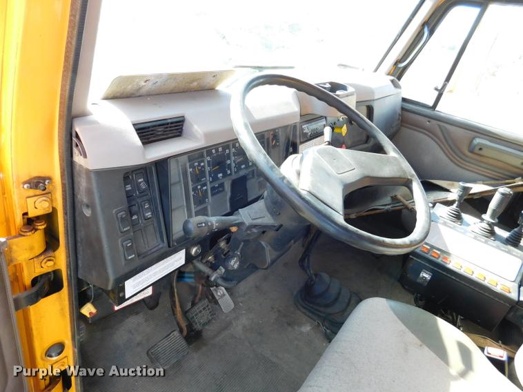 image for item DB9463 2000 International F2554 dump truck