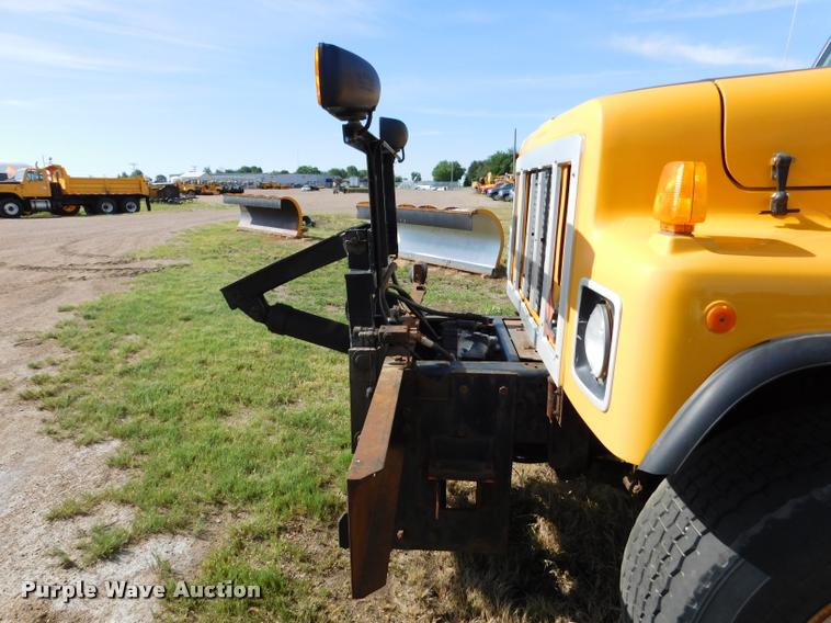 image for item DB9463 2000 International F2554 dump truck