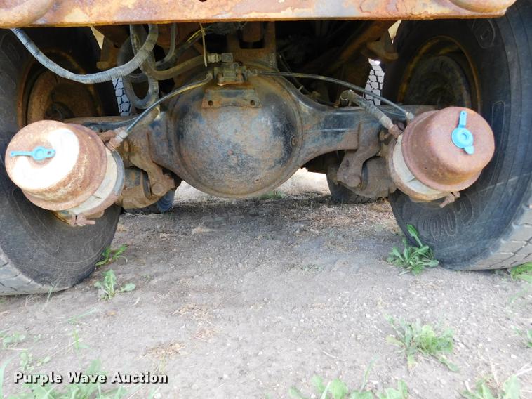 image for item DB9463 2000 International F2554 dump truck