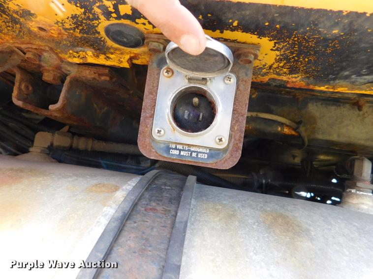 image for item DB9463 2000 International F2554 dump truck