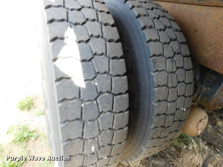 image for item DB9463 2000 International F2554 dump truck