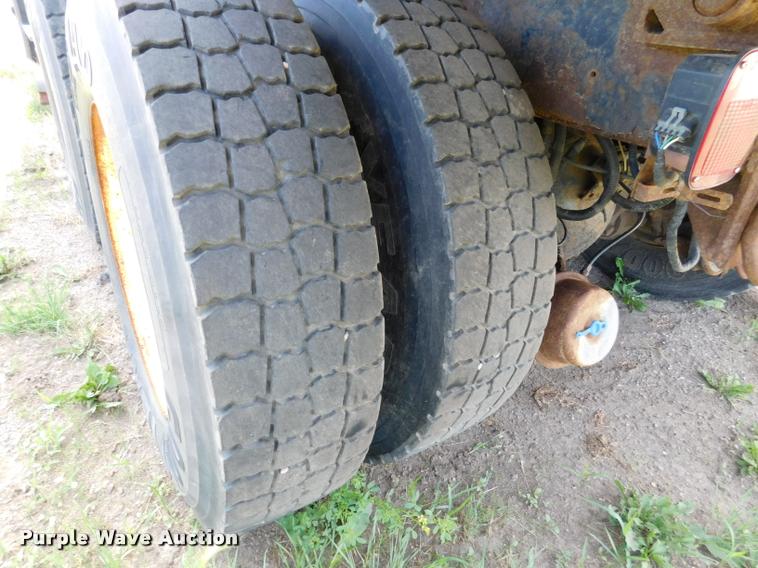 image for item DB9463 2000 International F2554 dump truck