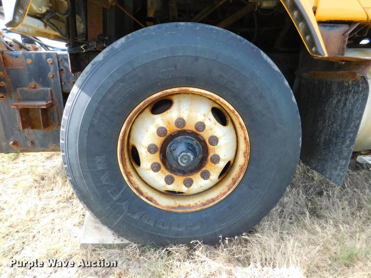 image for item DB9463 2000 International F2554 dump truck