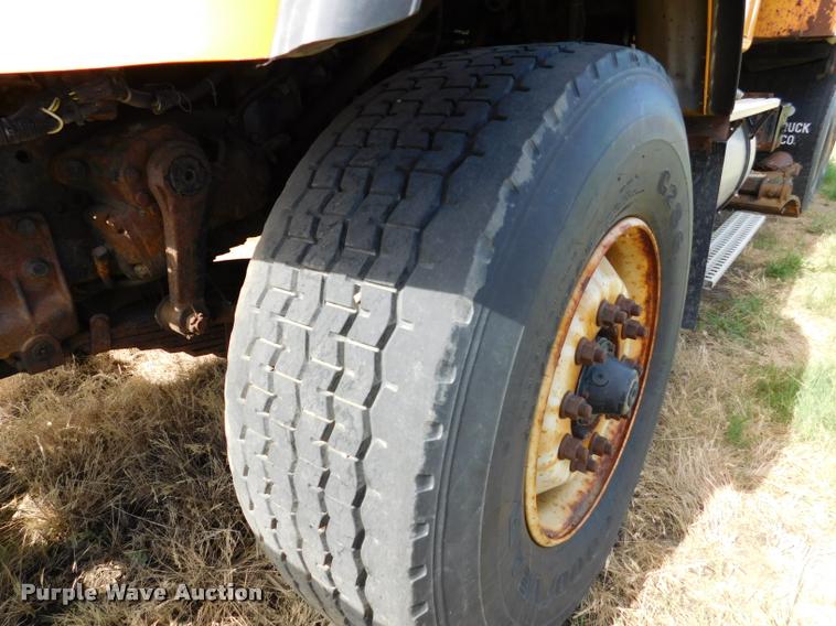 image for item DB9463 2000 International F2554 dump truck