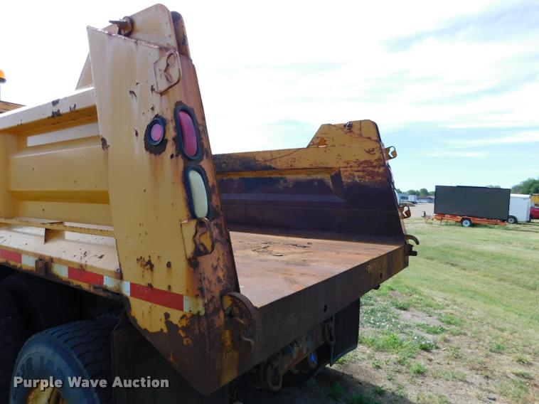 image for item DB9463 2000 International F2554 dump truck