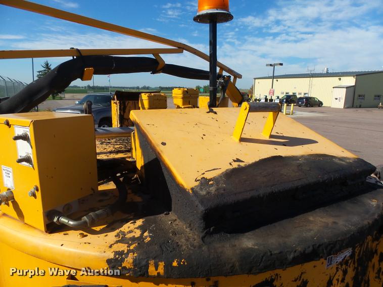 image for item DH9675 2006 Crafco Super Shot SS250D crack sealer