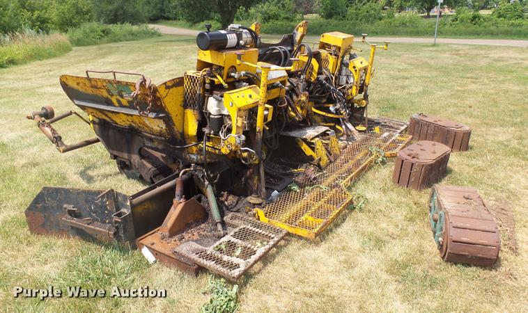 image for item DH9678 1982 Layton F-525 paver