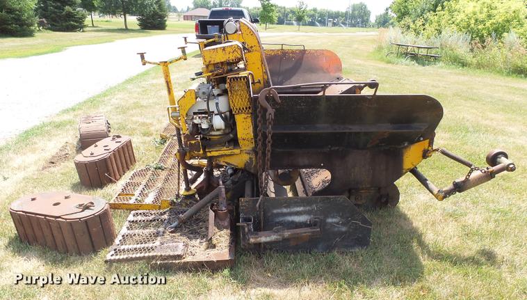image for item DH9678 1982 Layton F-525 paver