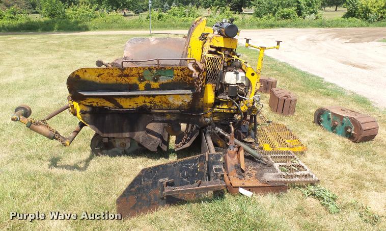 image for item DH9678 1982 Layton F-525 paver