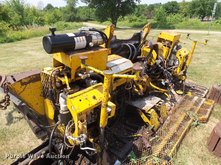 image for item DH9678 1982 Layton F-525 paver