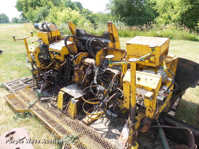 image for item DH9678 1982 Layton F-525 paver