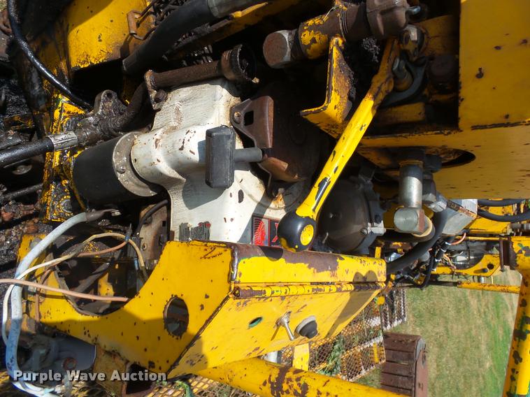 image for item DH9678 1982 Layton F-525 paver