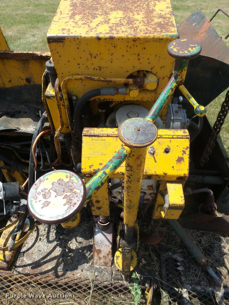 image for item DH9678 1982 Layton F-525 paver