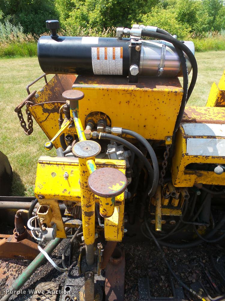 image for item DH9678 1982 Layton F-525 paver