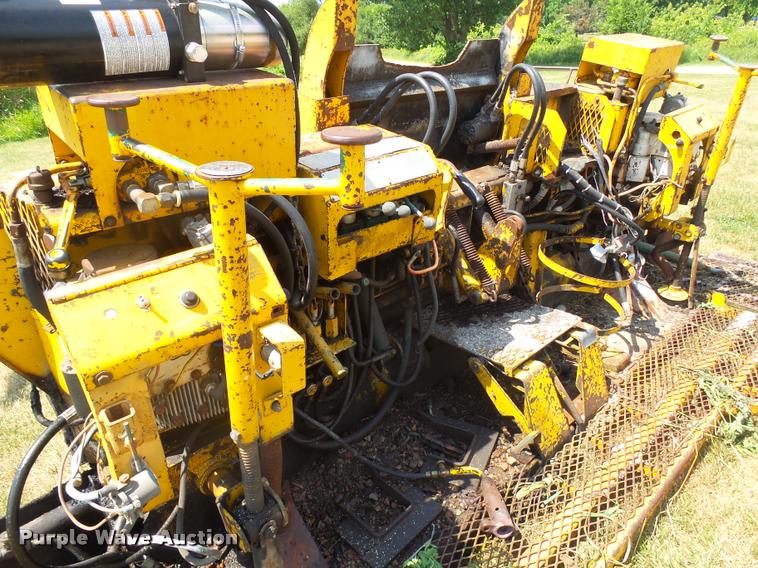 image for item DH9678 1982 Layton F-525 paver